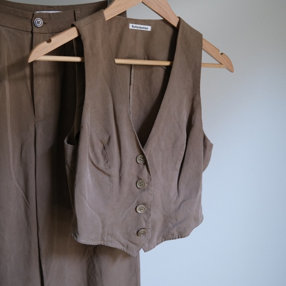 Reformation Devin Twill Vest - Picture 4 of 8